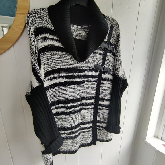 Magnolia, Soft Knit Sweater Jacket with 2 leather closures. Black & White. XXL - Picture 9 of 9
